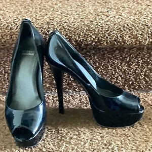 Stuart Weitzman black patent leather heels size 8